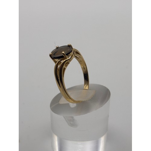 36 - 14ct yellow gold ring with natural ammolite gemstone.
Weigh 3.22g
P/q