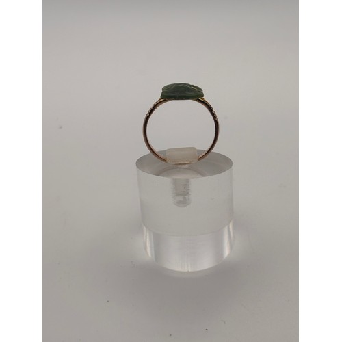 37 - Vintage 9ct yellow gold ring with a carved jade gemstone.
weighs 2.07g
Size n