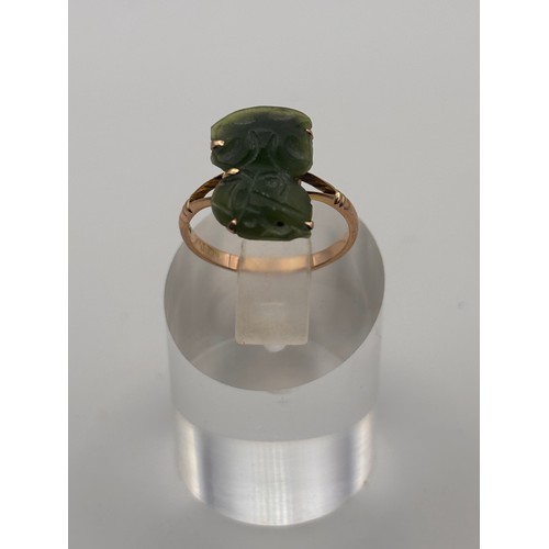 37 - Vintage 9ct yellow gold ring with a carved jade gemstone.
weighs 2.07g
Size n