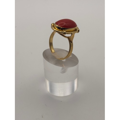35 - 18ct yellow gold cabochan cut red coral in ornate setting.
Weighs 6.67g

Size p/q