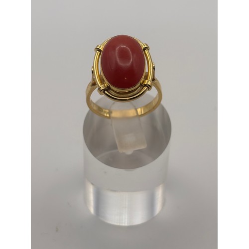 35 - 18ct yellow gold cabochan cut red coral in ornate setting.
Weighs 6.67g

Size p/q