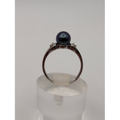 41 - Tahitian black pearl accented with diamonds set in 9ct white gold setting and weighs 1.86g
Size n/o
