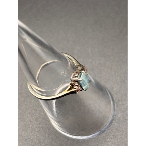 69A - stunning delicate 18ct white gold ring
Size L-M 
Weighs 2g