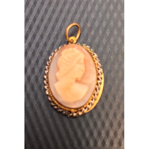 6A - Two stunning gold tone cameos.