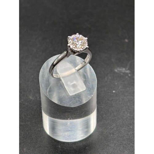 1B - Stunning 18ct white gold diamond illusion ring. Weighs 3grams. Approx. 1ct diamond.