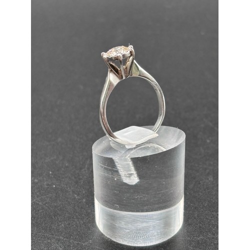 1B - Stunning 18ct white gold diamond illusion ring. Weighs 3grams. Approx. 1ct diamond.