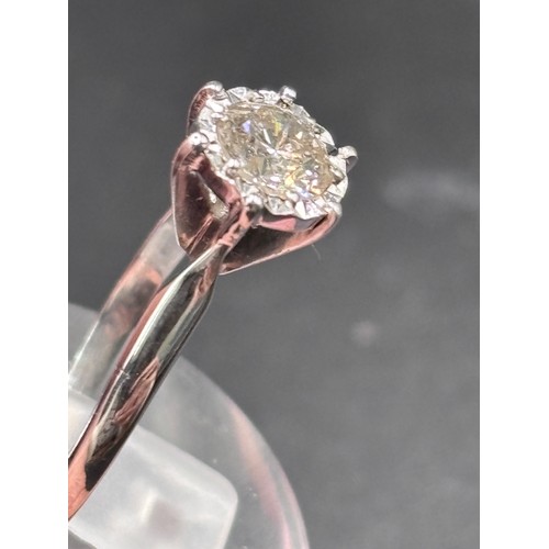 1B - Stunning 18ct white gold diamond illusion ring. Weighs 3grams. Approx. 1ct diamond.