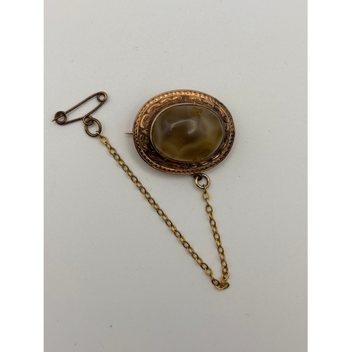 17A - 9ct Agate brooch