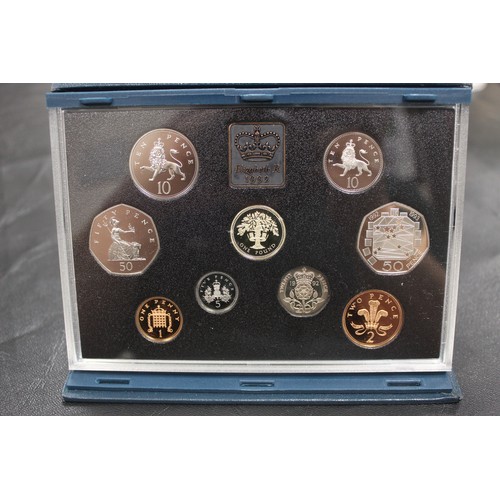 152 - 1992 proof set including dual date 50p. In blue case with COA. All coins as struck.