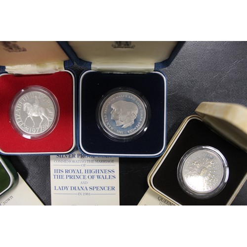 141 - Silver proof crowns (4) comprising 1972 Silver wedding anniversary, 1977 Silver Jubilee, 1980 80th B... 