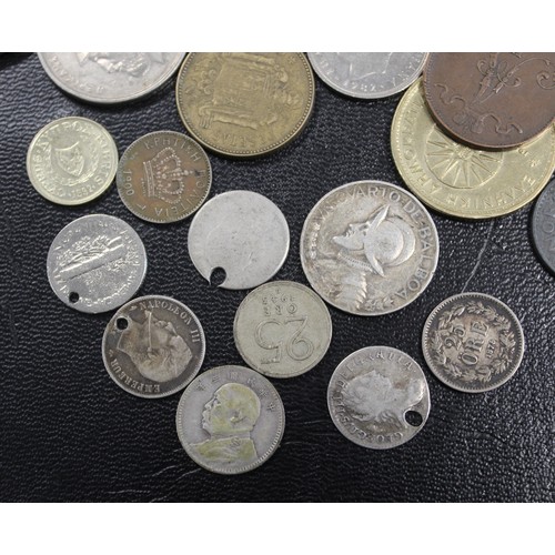 2008 - A small selection of approx. 1kg mixed world coins including some silver coins noted from USA, UK, C... 