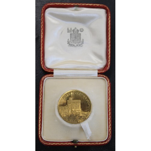 2012 - 1935 Silver Jubilee Medal, George V, official Royal Mint Issue, struck in gold. Obv. crowned and dra... 