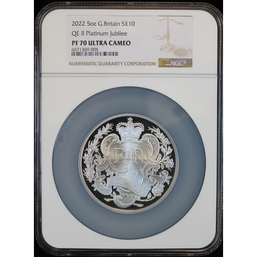 240 - 2022 Silver proof 5oz £10 struck in celebration of HM The Queen's Platinum Jubilee. Obverse & re... 