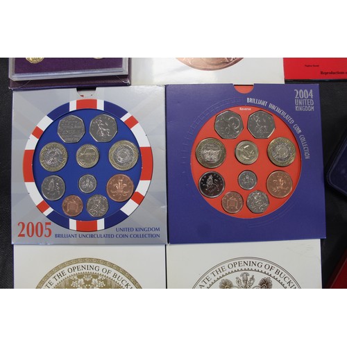 219 - A mixed lot of UK coins and medals to include 1993 & 1994 Opening of Buckingham Palace medals, 2... 