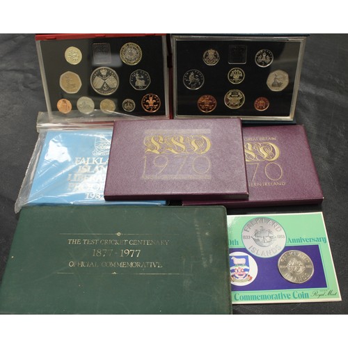 217 - Deluxe 1992 Proof Set. 1986 Deluxe Proof Year Set. 1970 Year Set x 2. Falkland Island Liberation Pro... 