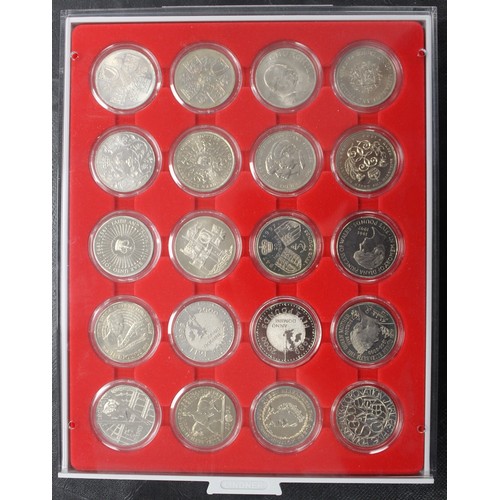 182 - An extensive collection of crowns & £5 coins forming a full date run of 45 coins from 1953... 