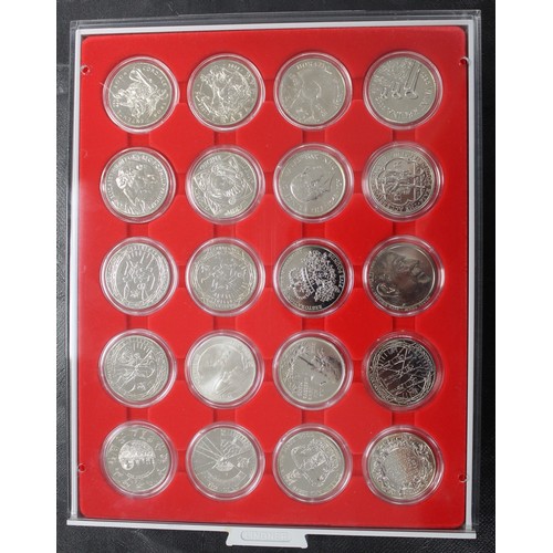 182 - An extensive collection of crowns & £5 coins forming a full date run of 45 coins from 1953... 