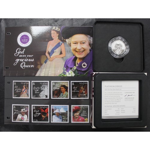 251 - The Platinum Jubilee, a coin and stamp pair including Australia silver proof 50 cents, as issued, ca... 