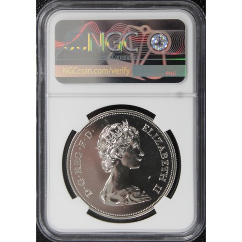 83 - 1972 Silver proof crown, Elizabeth II. Struck to commemorate the silver wedding anniversary of Queen... 