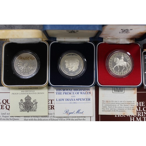 199 - UK crown & 50p collection (5) including cased silver proof crowns with COA's (1977, 1980 & 1... 