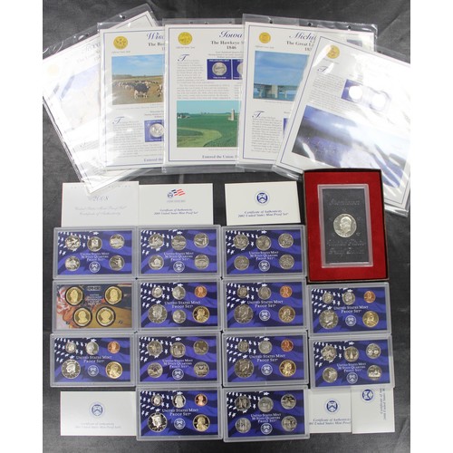 303 - Coins of America, an assortment of mixed coins comprising 6 x US Mint proof sets (2000, 2001, 2002, ... 