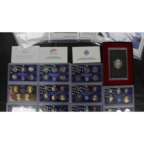 303 - Coins of America, an assortment of mixed coins comprising 6 x US Mint proof sets (2000, 2001, 2002, ... 