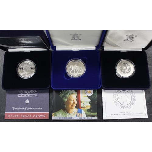 217 - UK & World silver proof crowns/£5 issues (7) comprising 2000 Queen Mother 100th Birthday £5, 200... 