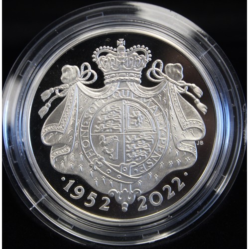 211 - 2022 Platinum Jubilee silver proof £5, Elizabeth II. Struck in celebration of Queen Elizabeth's 70 y... 