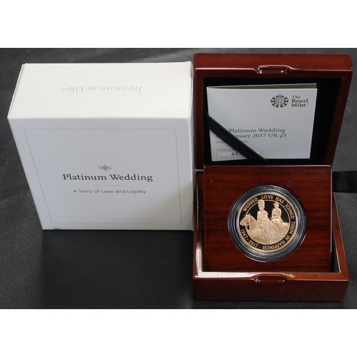 143 - 2017 Gold proof five pounds (£5) celebrating the Platinum Wedding Anniversary of Queeen Elizabeth II... 