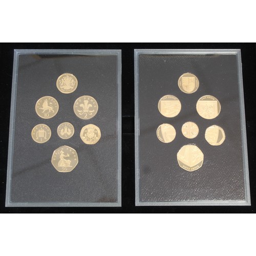 157 - 2008 Gold proof Emblems of Britain and Shield of Arms year sets in dual presentation case with infor... 