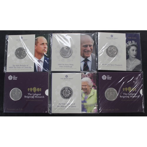 376 - BUNC £5 coins (6), all with Royal Family interest and comprising 2015 Longest Reigning Monarch (2), ... 