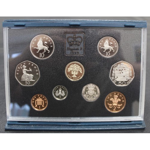 389 - 1992 Proof 9-coin year set in blue case. Includes the EEC Dual date 1992-1993 50p coin. All as struc... 