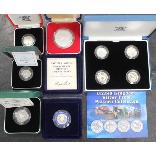 401 - Silver proof and silver proof piedfort cased and set coins (6) comprising 1990 piedfort 5p, 1992 pie... 