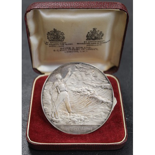 422 - Winston Churchill commemorative medal in silver by Spink & Sons London. Obverse with bust facing... 