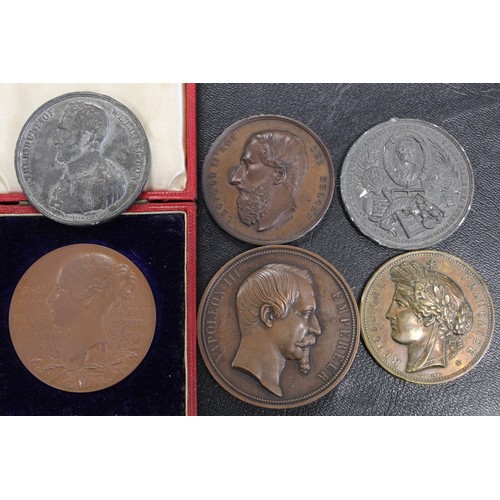 423 - A selection of historic medals (6) in copper/bronze and white metal to include 1897 Victoria diamond... 