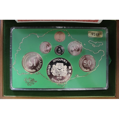 327 - Singapore, a large collection of assorted proof and BUNC coin in silver and base metal to include 19... 