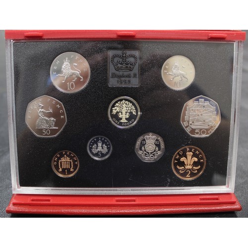 211 - 1992 Proof 9-coin year set in deluxe red leather case. Includes the EEC Dual date 1992-1993 50p coin... 