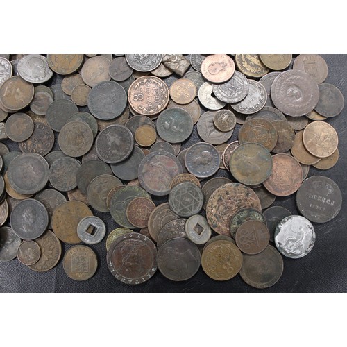 319 - Over 3.5kg mainly 19th century mixed UK & World copper and bronze coins. A varied assortment wit... 