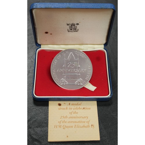 308 - 1977 Silver medal struck by the Royal Mint for the Westminster Abbey Trust to commemorate the Silver... 