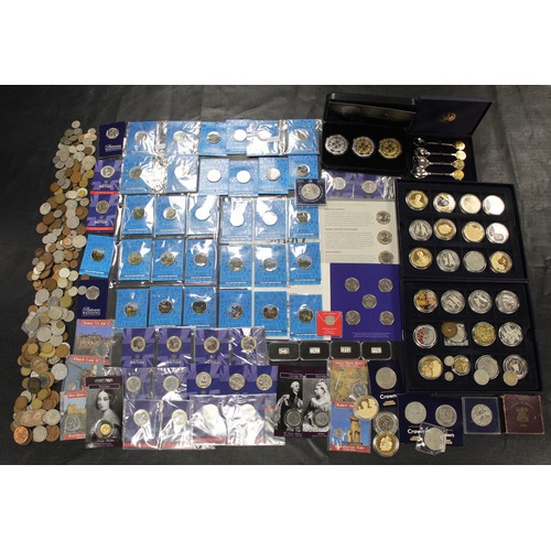 345 - An extensive collection of miscellaneous items to include territory £2 coins, dinosaur 50p's, ... 