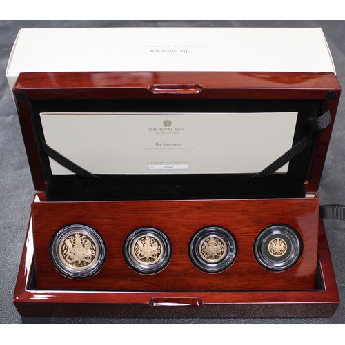 235 - 2022 4-coin sovereign set, Elizabeth II. Platinum Jubilee special reverse design by Timothy Noad, ob... 