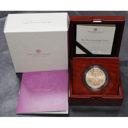 239 - 2022 Five Sovereign/Five Pounds with brilliant uncirculated matt finish, Elizabeth II. Featuring a s... 