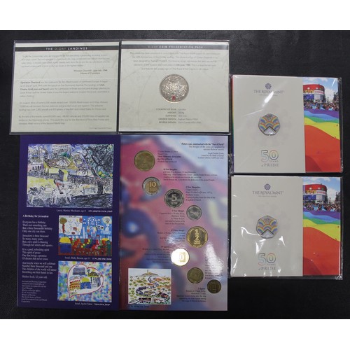 346 - An small assortment of UK & World coins to include 2022 50 Years of Pride colour finished 50p's ... 