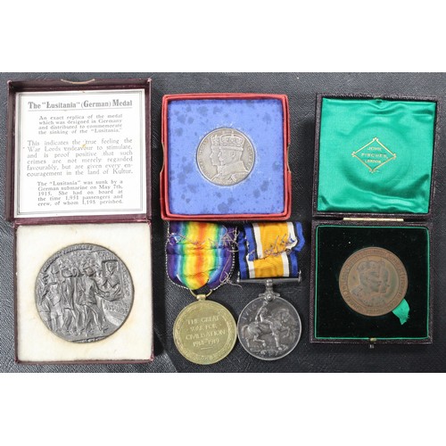 77 - An assortment of medals (5) comprising WWI pair awarded to GNR. W. J. Gunn, R.A., 1902 Coronation Me... 