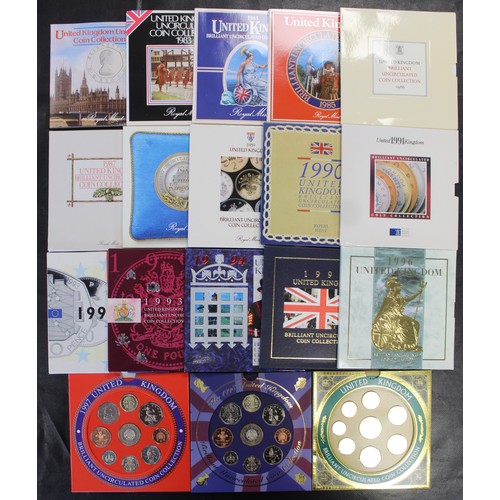 151 - Royal Mint Brilliant Uncirculated year sets (18) formed of a full date run from 1982 to 1999 to incl... 