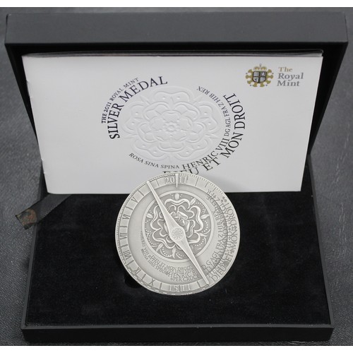 86 - 2011 Royal Mint 5oz silver medal. Struck in sterling silver with a design highlighting mint marks us... 