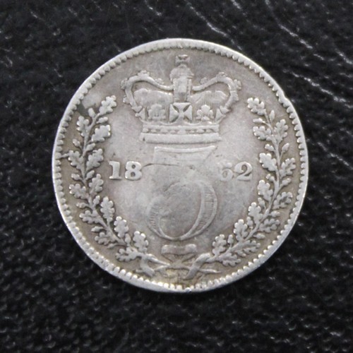 305 - A mixed assortment of pre-1920 silver coins comprising halfcrowns, florins, sixpence & threepenc... 