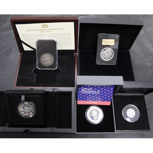 301 - An assortment of UK & world silver and silver proof coins (5) comprising 2020 Isle of Man 1oz fi... 