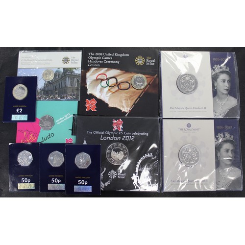 305 - A small assortment of BUNC coins (10) comprising 2022 Memorial £5 coins (2), London 2012 £5 coin, 20... 