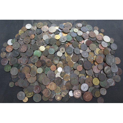 306 - A hoard of UK & world base-metal detector finds. Predominantly UK pre-decimal but with some earl... 